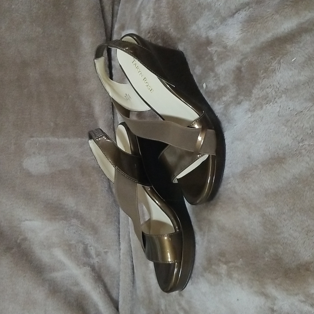 Taryn Rose 8M Wedge Heels